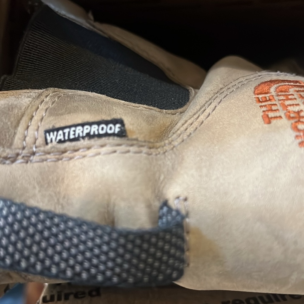 Tan And Black Weather Resistant North Face Boots - Picture 8 of 8
